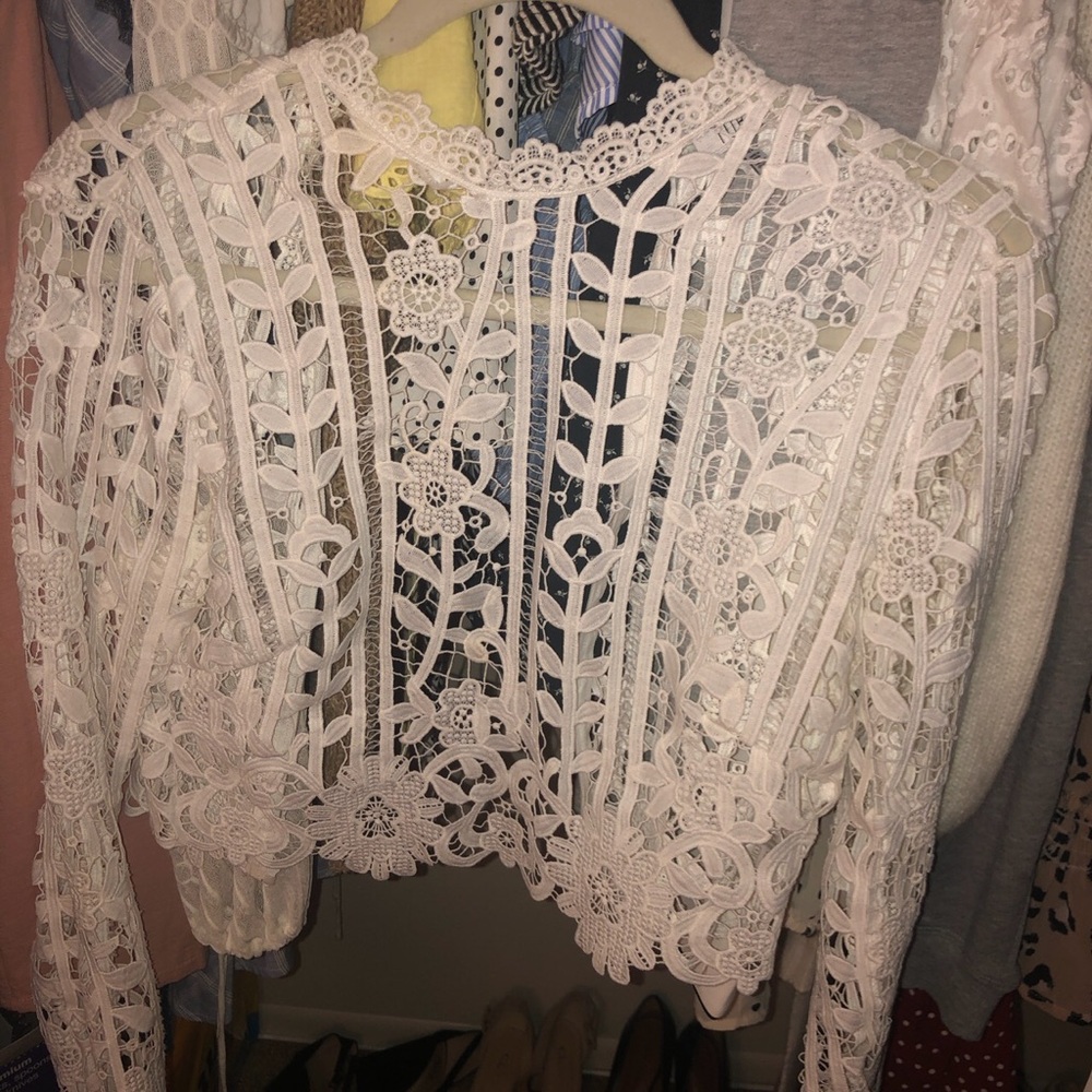 Lace crop top long sleeved